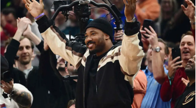 Emmanuel Acho enthüllt, warum Rams' Myles Garrett-Handel "unfair" ist