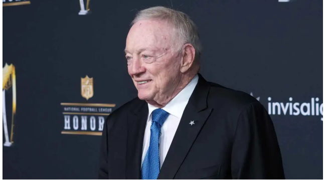 Jerry Jones gibt schockierend zu, was Cowboys-Fans seit Jahren schreien