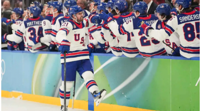 Jason Kelce aufgefeuert, nachdem Dylan Larkin Tore für die USA bei den Olympischen Spielen gegen die Slowakei öffnet