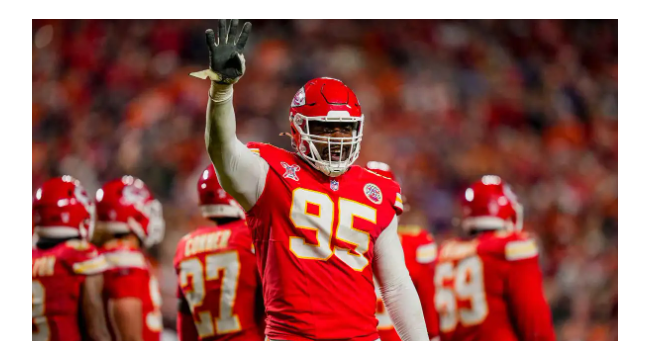 Down-Jahr nicht genug, um Chiefs 'Chris Jones aus Sports Illustrated Top 10 DTs zu schlagen
