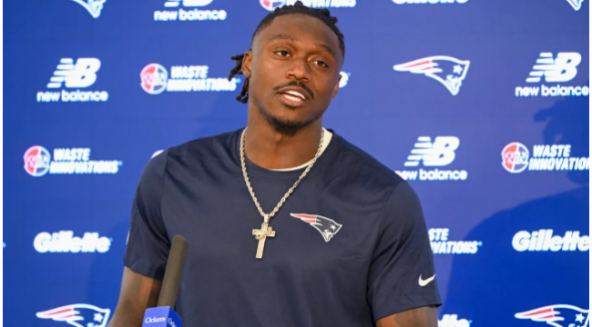Erster Blick auf AJ Brown in der neuen No. 1 Patriots Uniform