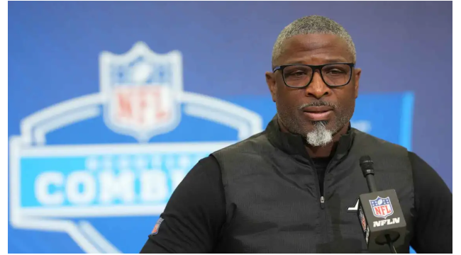 Jets' Aaron Glenn während der NFL Combine im Live-TV geschlafen