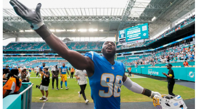 Odafe Oweh, Commanders für einen Vertrag von 100 Millionen Dollar im Jahr 2026 NFL Free Agency