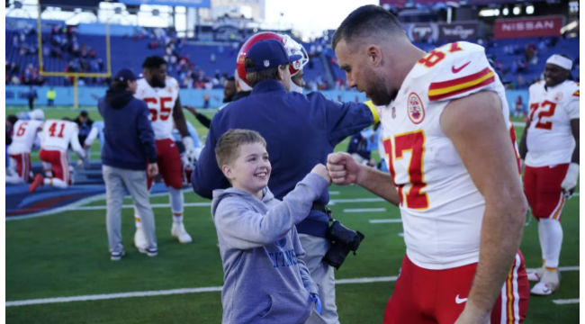 Dianna Russini scheint zu implizieren, dass Travis Kelce 2026 spielen wird, aber Chiefs verlassen könnte