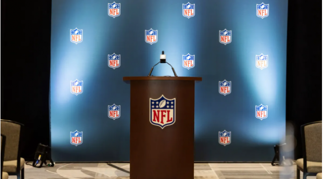 Das immer virale Foto der NFL-Cheftrainer von Ligatreffen ist hier