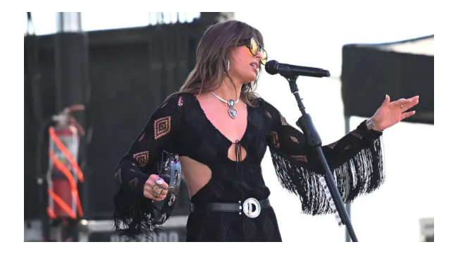 Ravens begrüßen Ella Langley nach M&T Bank Stadium Show