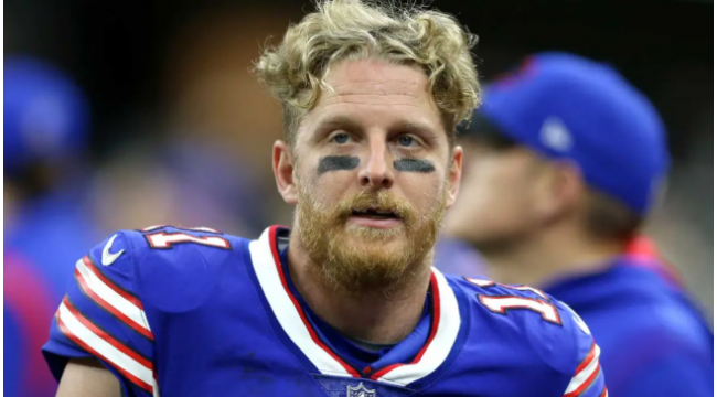 Rechnungen von Ex-WR aufgefordert, zweimalen Super Bowl-Champion nach Überraschungsfreigabe zu unterzeichnen